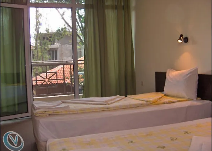 Family Phoenix فندق كيتن