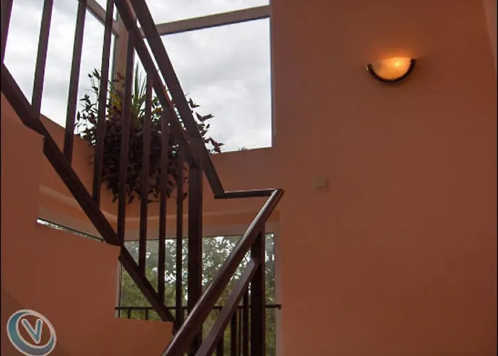 Family Phoenix فندق