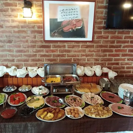 Family Phoenix Hotel *